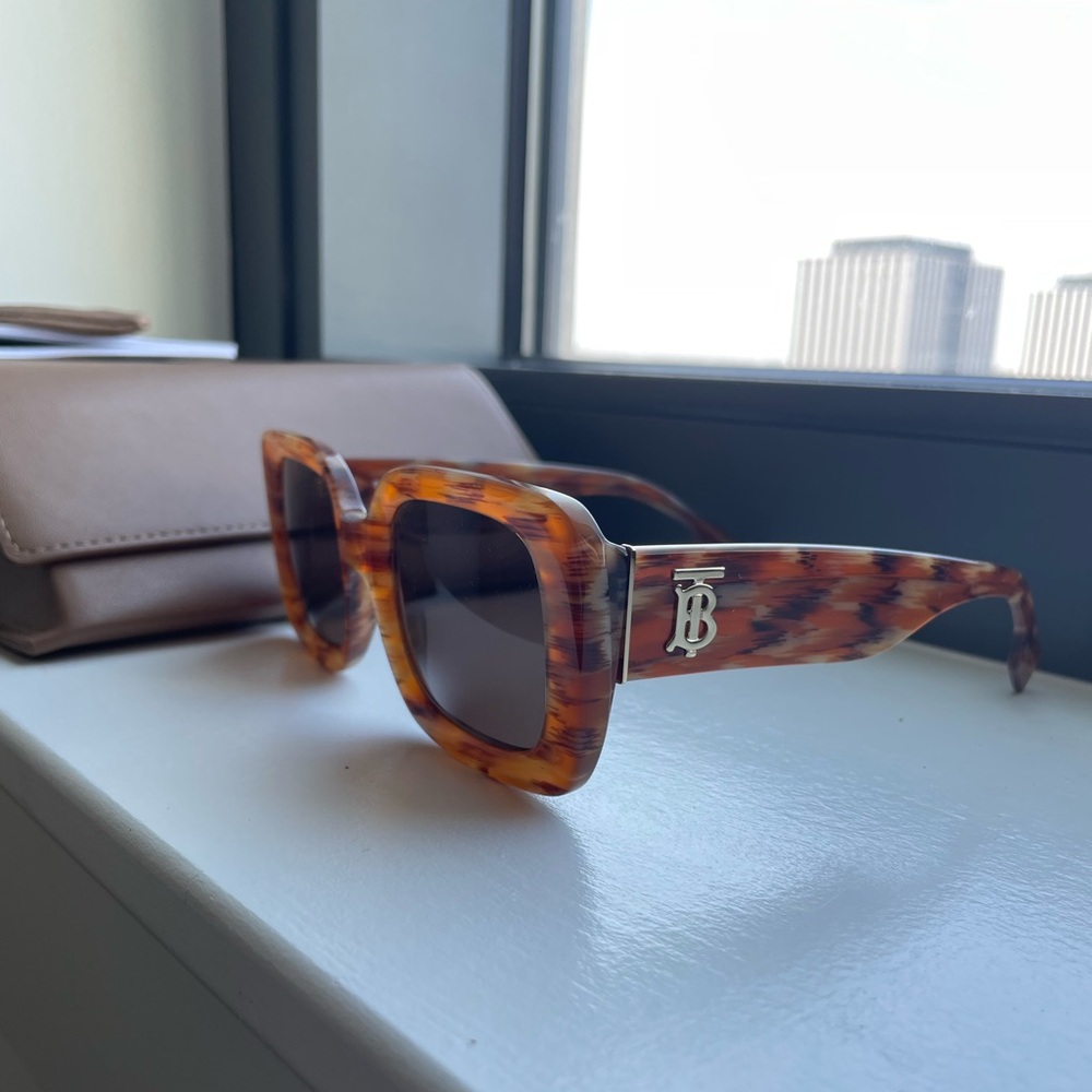 Burberry Women’s Delilah Sunglasses Deer Havana EUC #BE4327 Made in Italy